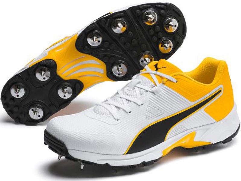 puma junior cricket shoes